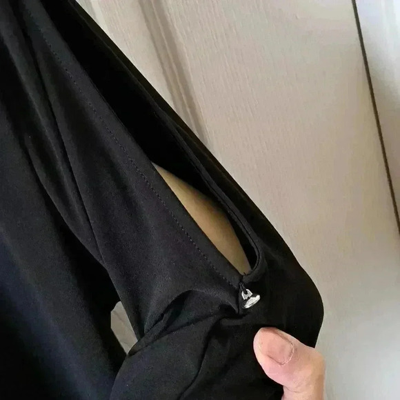 Blouse Inc INTERNATIONAL CONCEPTS BLACK OPEN ARM SLIT WITH RHINESTO… - Picture 4 of 8